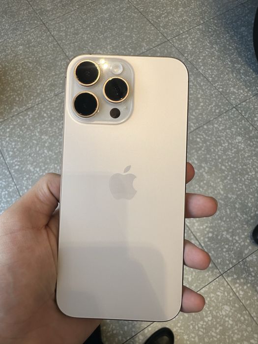 Iphone 16 pro max Gold