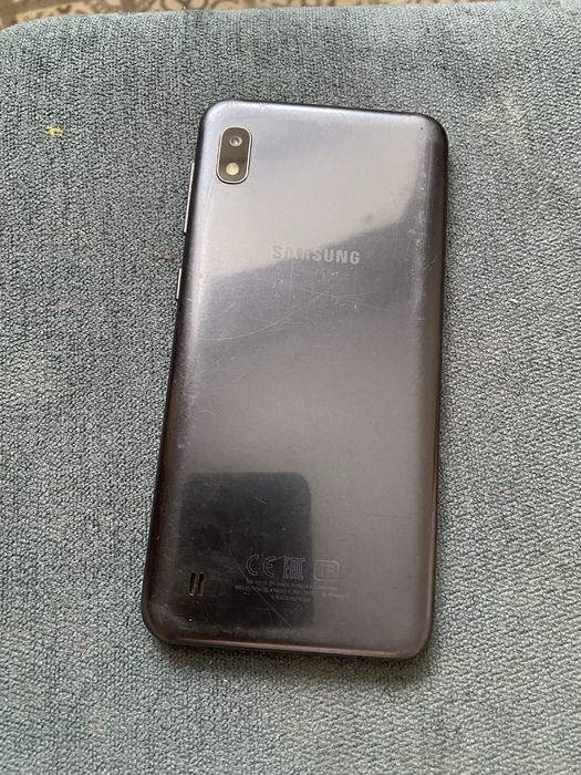 Продам Samsung A10.