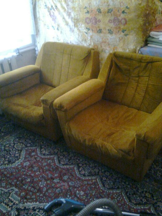 Divan kreslo sotiladi.