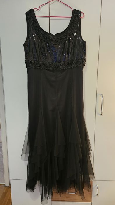 Луксозна дълга черна вечерна рокля