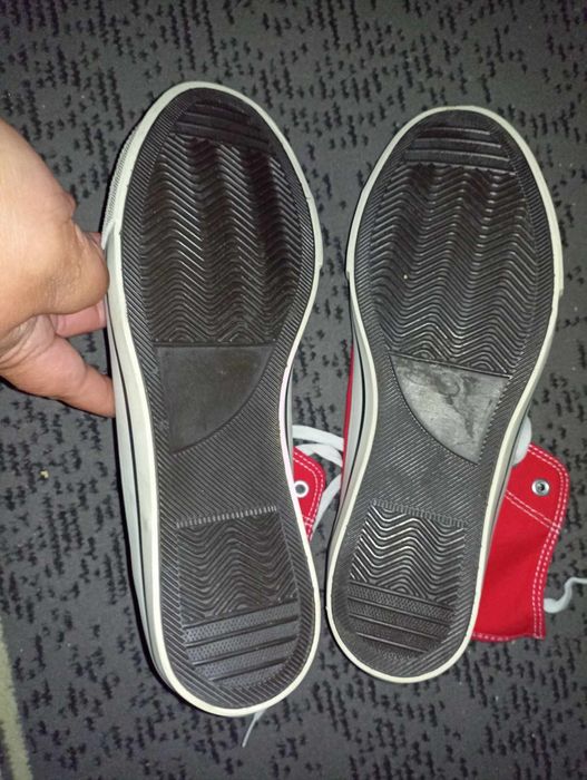 Продавам мъжки кецове Червени 45номер чисто нови  и  бели 44 номер обу