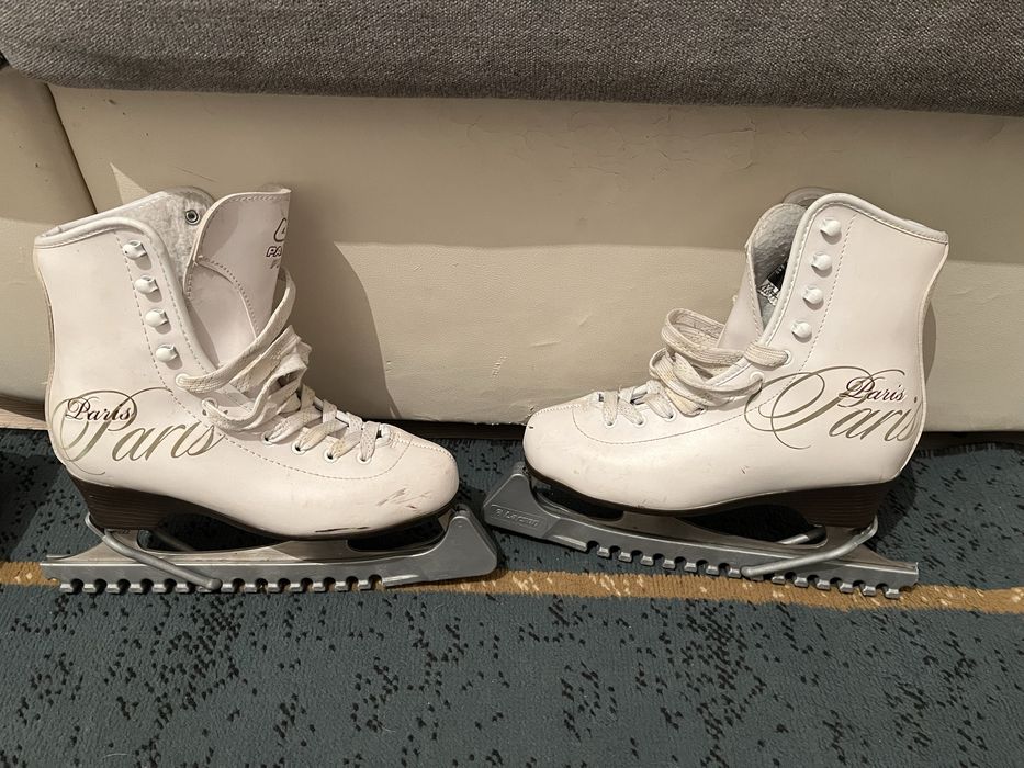 Коньки фигурные.