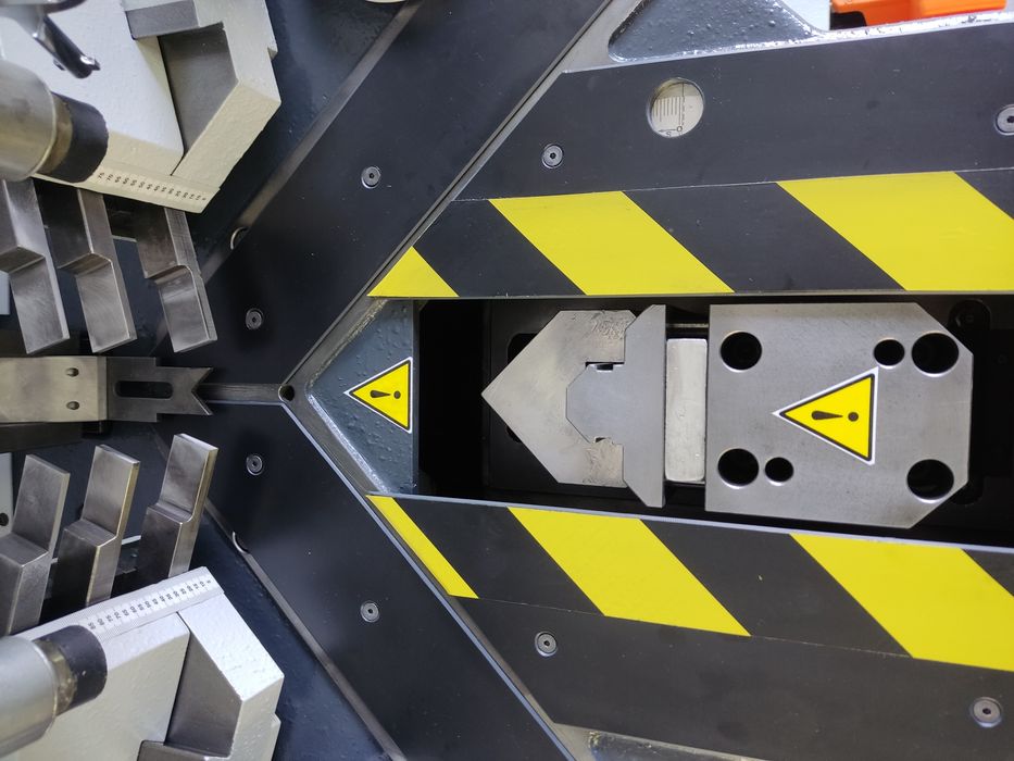 Автоматична ъглонабивна машина PRESSTA EISELE 2000 - Германия