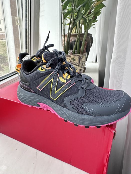 Продам кроссовки NB новые