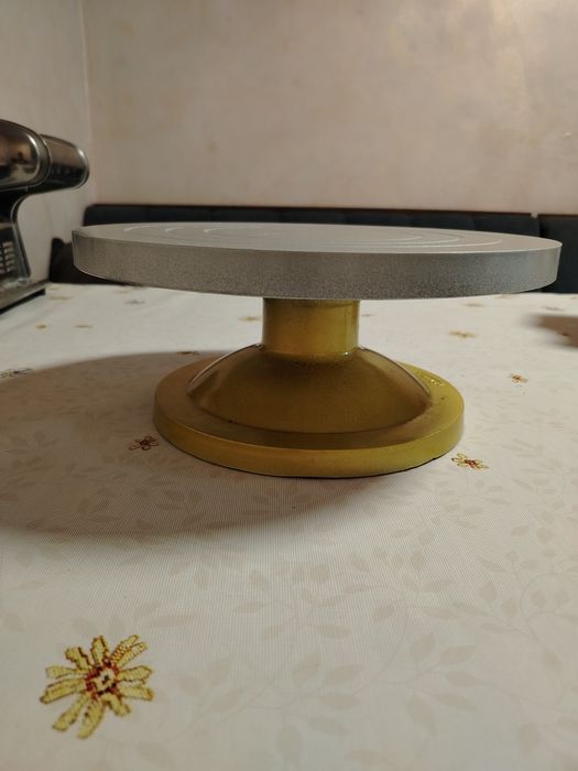 Тортница металлическая