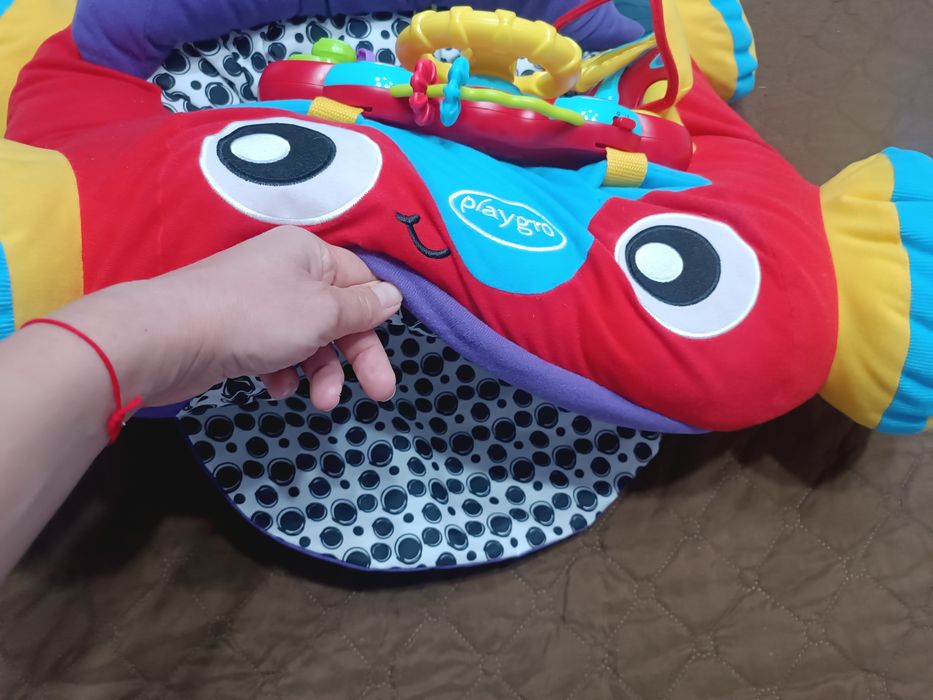 Игрален център кола със светлини и звуци Playgro