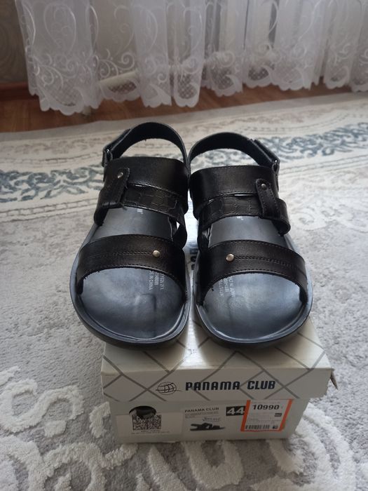 Продаётся мужская летняя обувь.