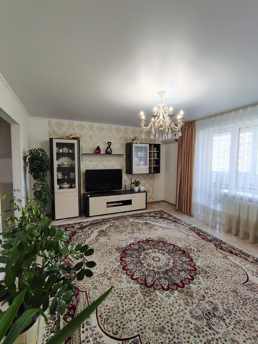 Продам 2 комнатную квартиру 82 кв, 3 этаж, ТД Азия.