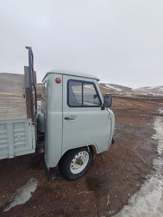 Продам уаз бортовой