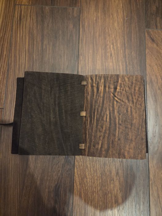 Jurnal din piele naturala de camila