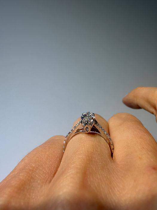 Inel de logodna aur 10K si moissanite