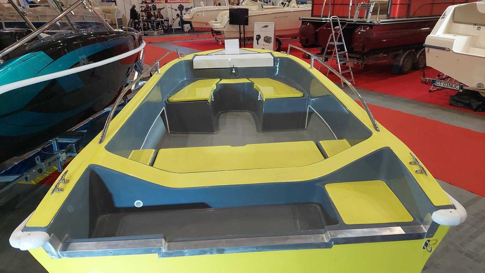 Ambarcatiune EM465 Noua