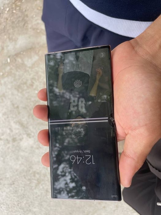 Ayfon 12 aybi radnoy steklo arqa kriwka singan . Not20ultra5g.a57