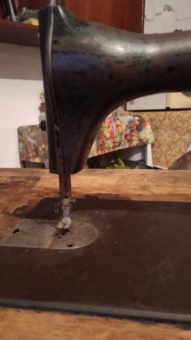Masina de Cusut Singer antica din anu 1820 adusa din Rusia acum 30 ani