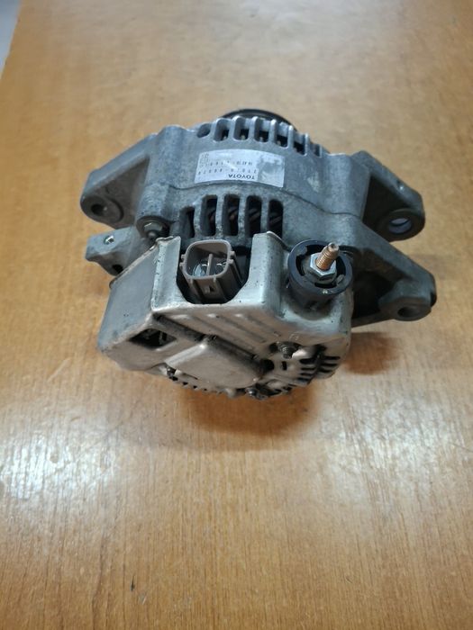 Alternator Toyota Yaris 1.0 VVT-i (04-13)