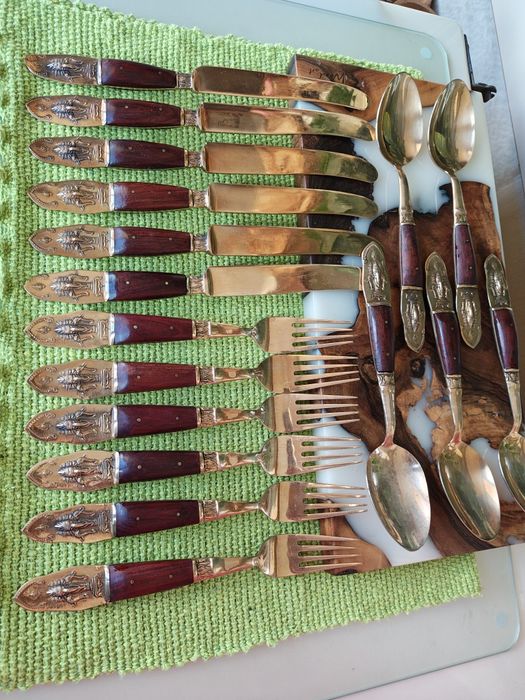 Комплект прибори за хранене от Тайланд.