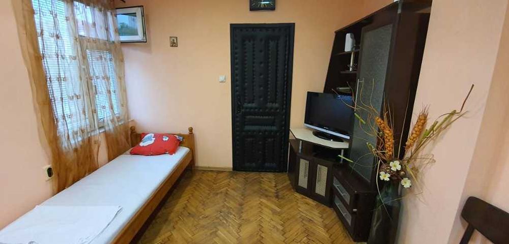 Дава се под наем Тристаен апартамент в Бургас, Център - 84 кв.м за 153 € - Снимка #9