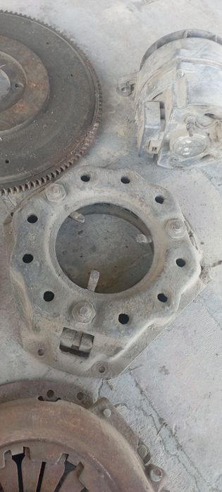 Uvaz zapchastlari sotiladi..