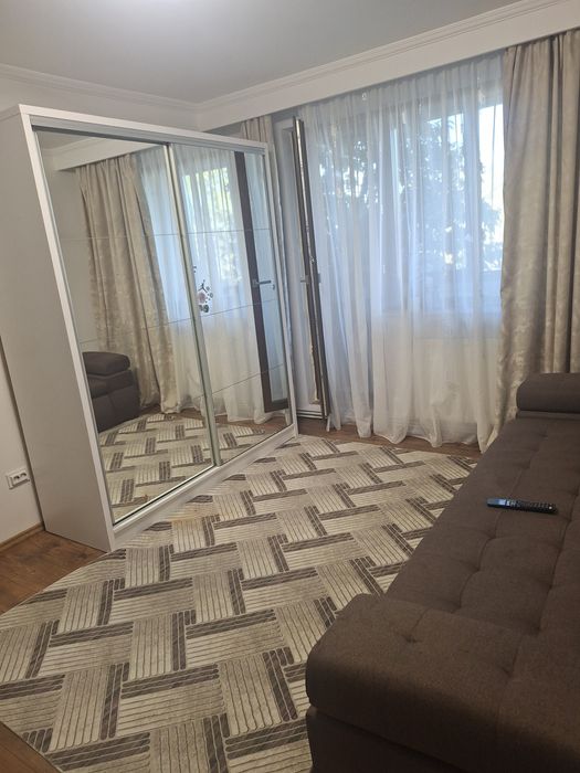 VAND apartament 3 CAMERE MOBILAT/UTILAT stradal in cartier CRAIOVEI,PR