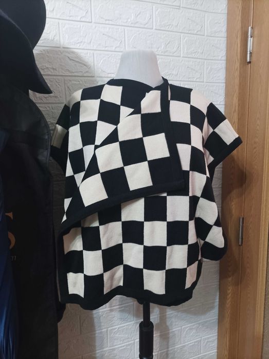 оригинални жилетки Escada, Chanel, Loro Piana