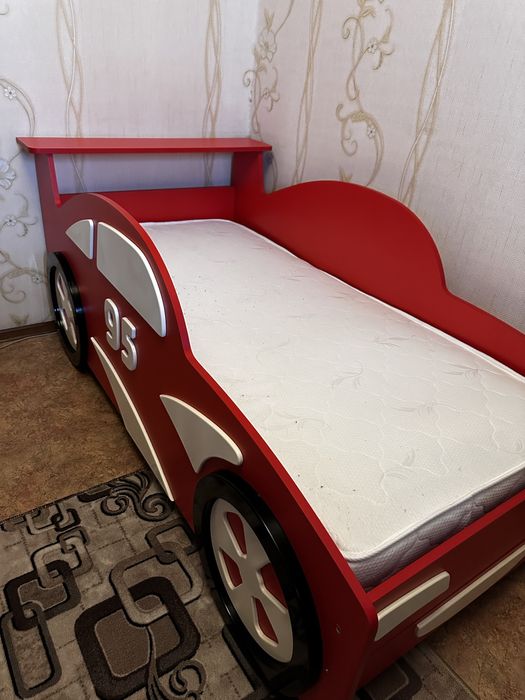 Кровать детская машинка