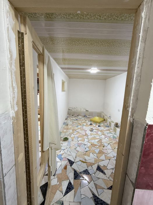 Полуподвал помещение. Шахар марказидаги ярим подвал хонаси