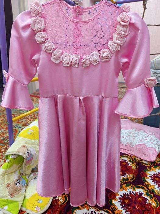 Продается детские нарядные платье для девочек на праздник