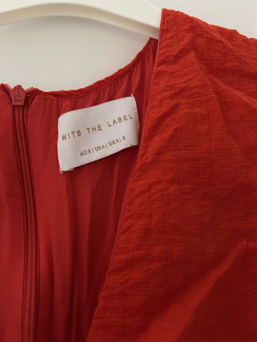 Къса рокля с буфан ръкави