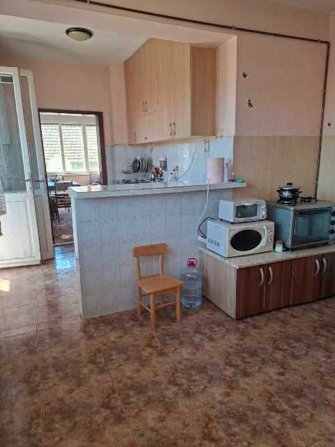 Продава се Тристаен апартамент в Търговище, Център - 85 кв.м за 642 €/кв.м - Снимка #4