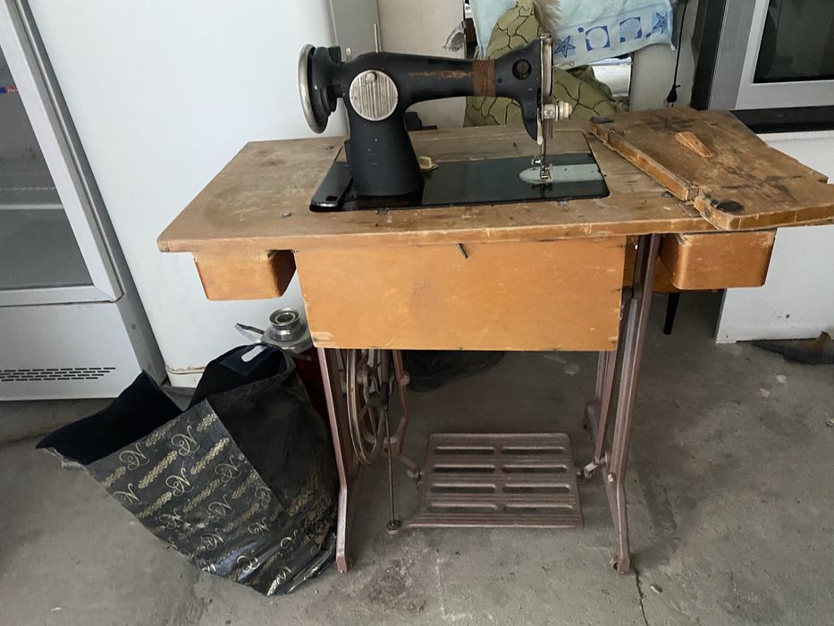 Продам швейную машину
