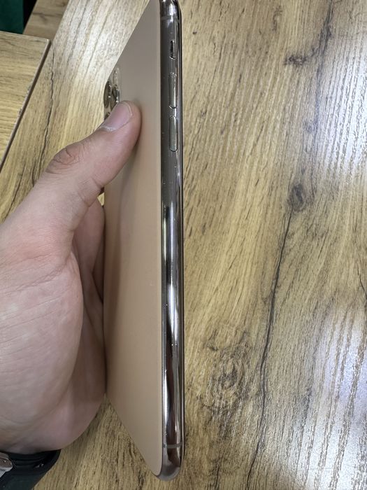 Iphone 11 pro max gold