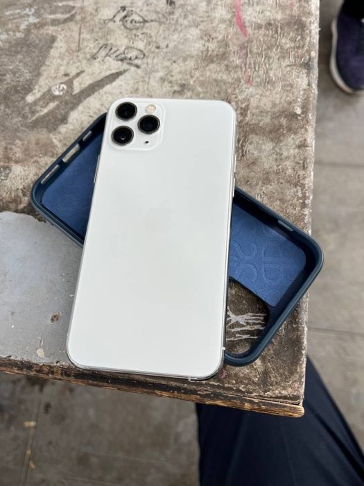 Iphone 11 pro telefoni