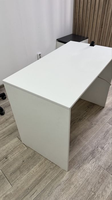 Продам стол для маникюра