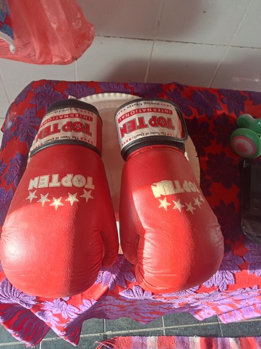 Боксерский перчатка