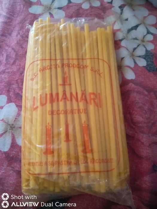 Vând lumânări mare