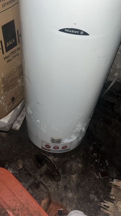 Водонагреватель Ariston на запчасти