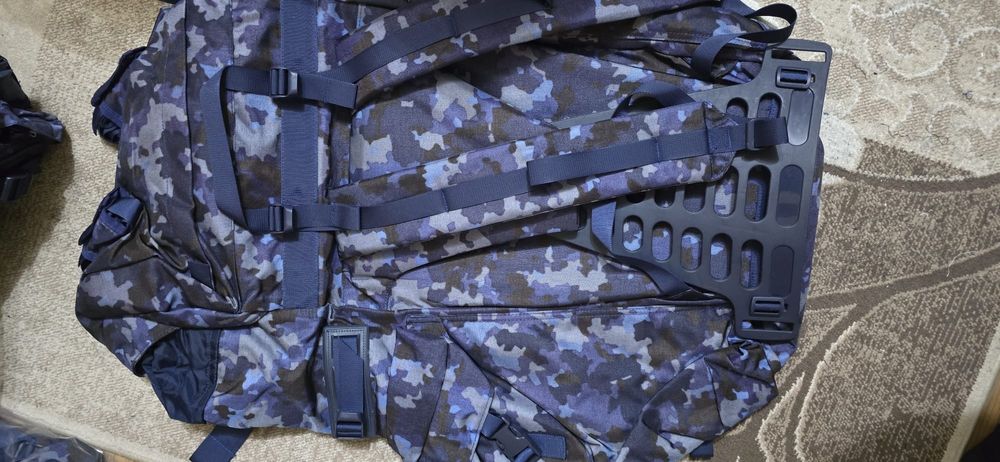 Vând ranița nouă 90l