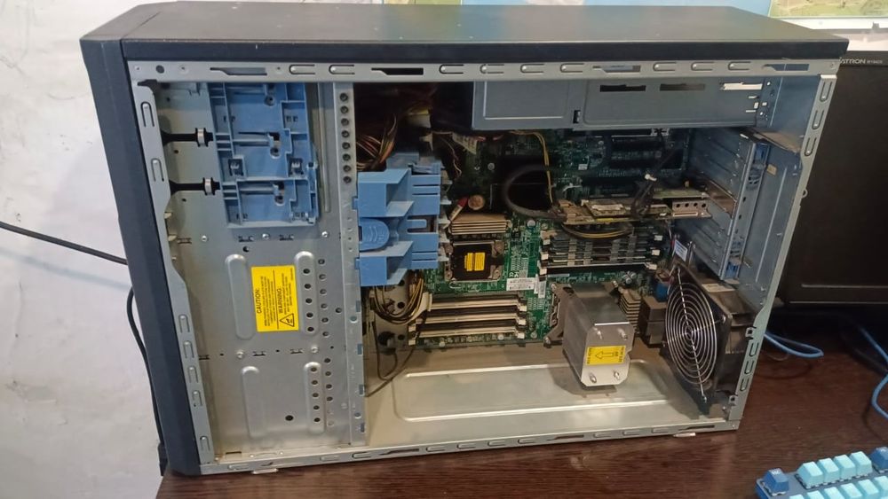 Продам рабочий сервер 110.000 торг уместен.