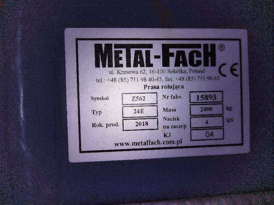 Новый пресс-подборщик metal-fach