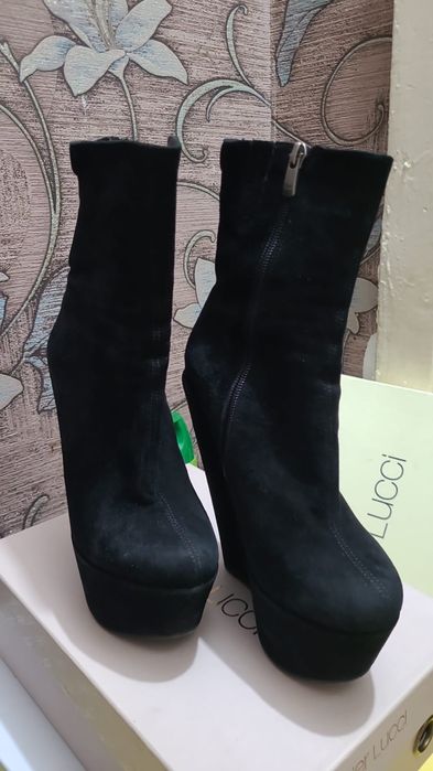 Продам зимние сапоги 38 размер