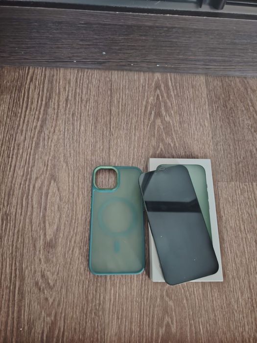 Срочно продам iPhone 13