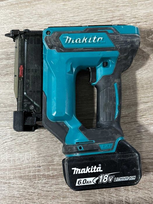Такер за пирони Makita