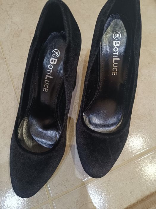 Елегантни дамски обувки