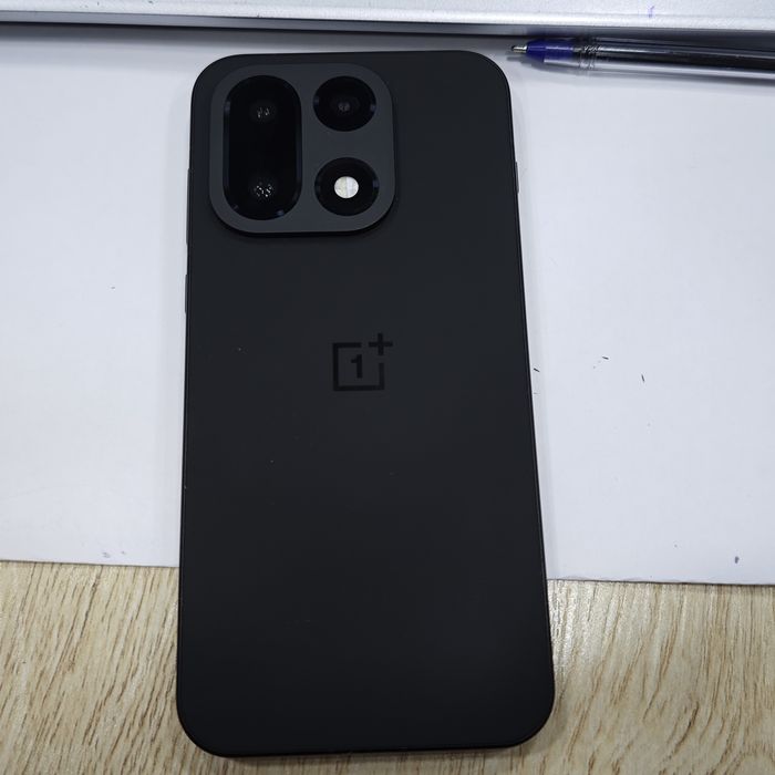 OnePlus 15
Rangi: QORA
Karobka dakument: full
Bataria health: