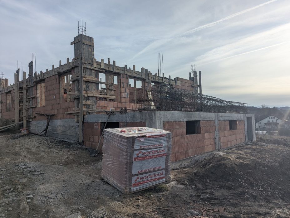 Executam lucrări .case, garduri ,etc