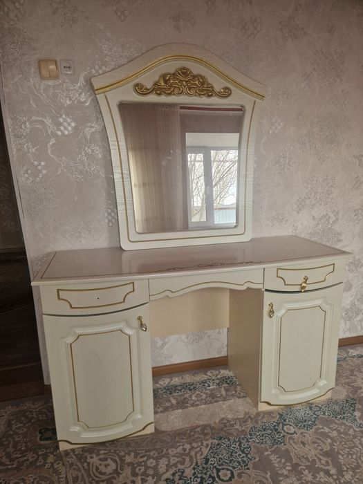 Спальный гарнитур (шкаф + подарок)