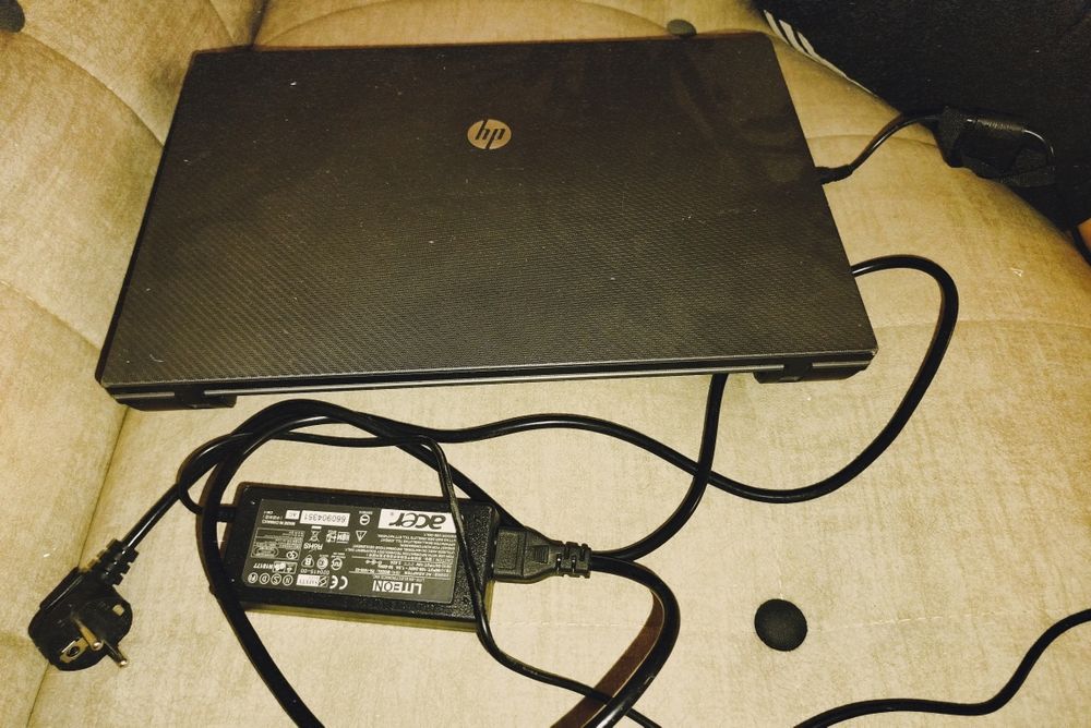 Ноутбук HP + оригинальное зарядное устройство LiteOn