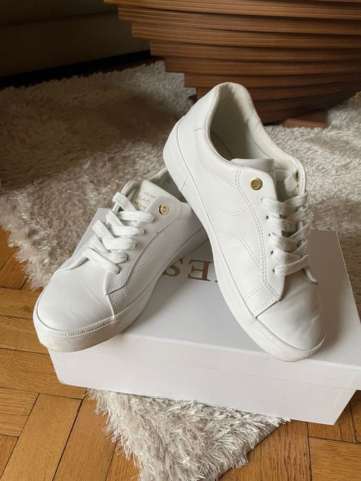 Кожени дамски кецове Gant.