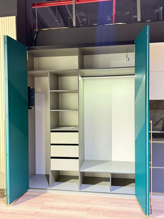 Продам шкаф готовый