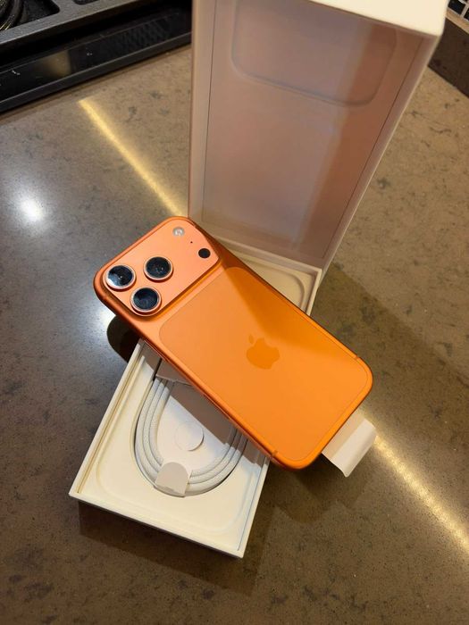 Iphone 17 Pro Cosmic Orange 256gb 99% baterie